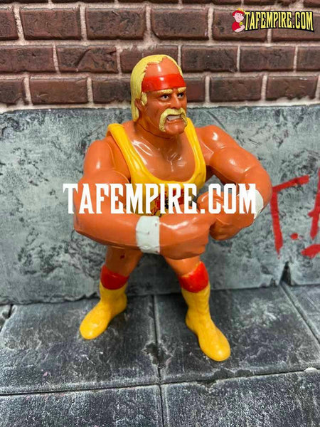 Hulk Hogan WWF Hasbro Action Figure Bear Hug 1991 Series 2 Vintage WWE Wrestling